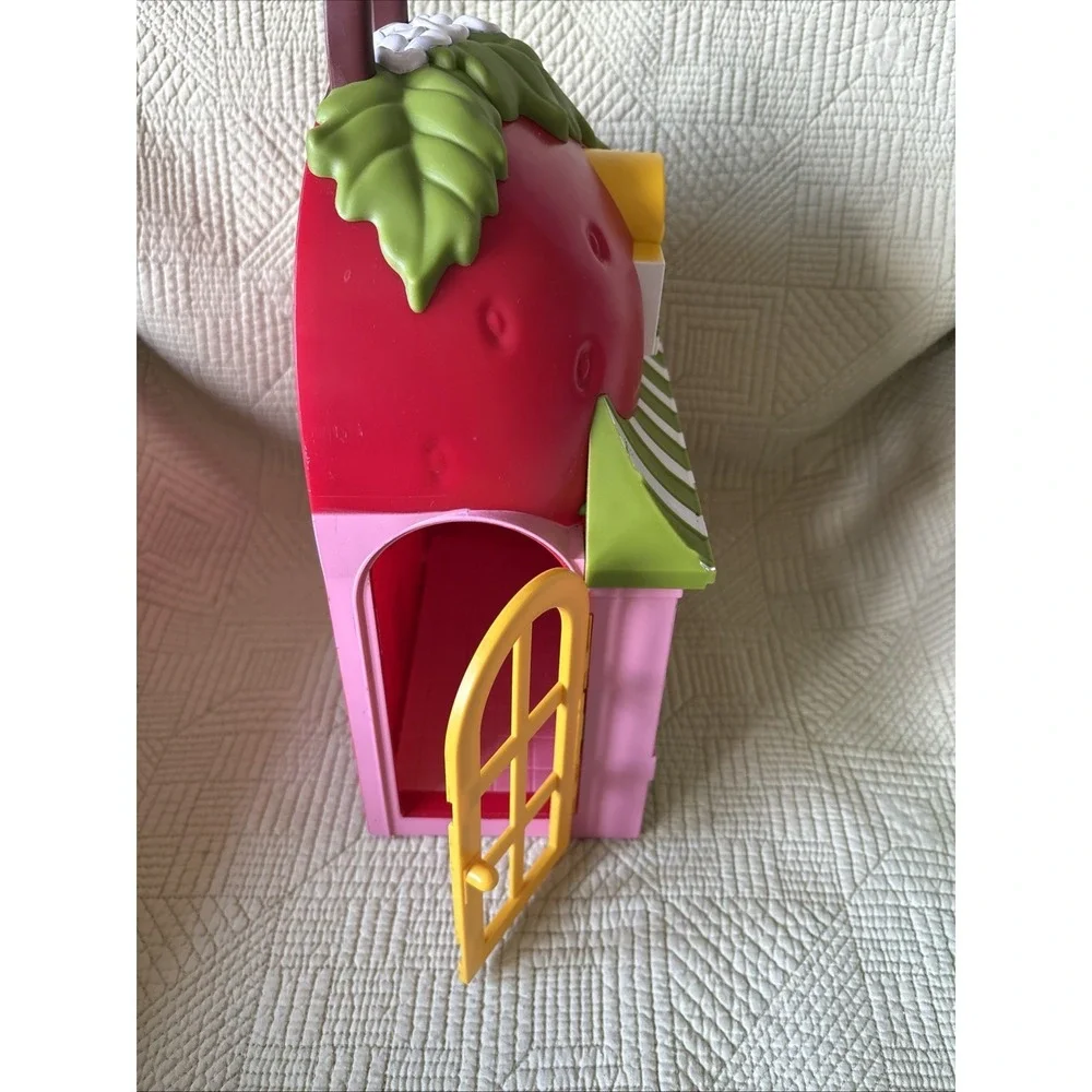 2003 Strawberry Shortcake Berry Sweet House Bandai Carry Case Dollhouse